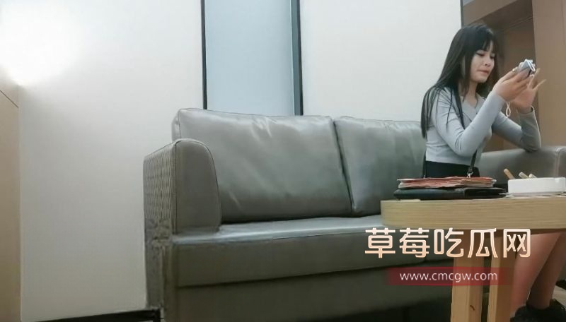 万元钞票桌上摆 再冷也得变乖乖1.jpg 万元钞票桌上摆 再冷也得变乖乖1.jpg