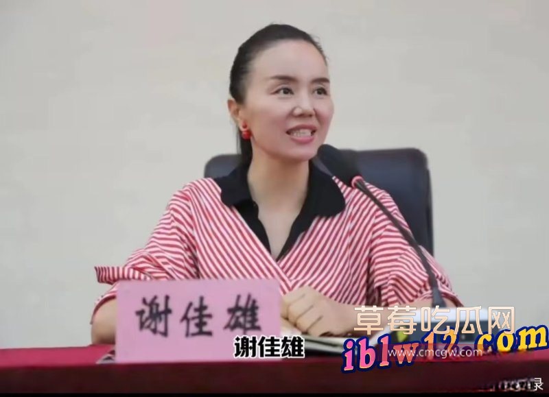 女校长照片3.jpg 女校长照片3.jpg