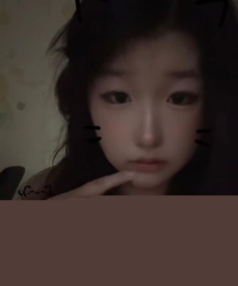 童颜巨乳私下自慰被室友曝光1.jpg