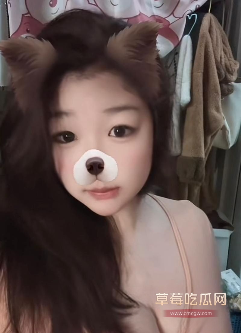 童颜巨乳私下自慰被室友曝光3.jpg