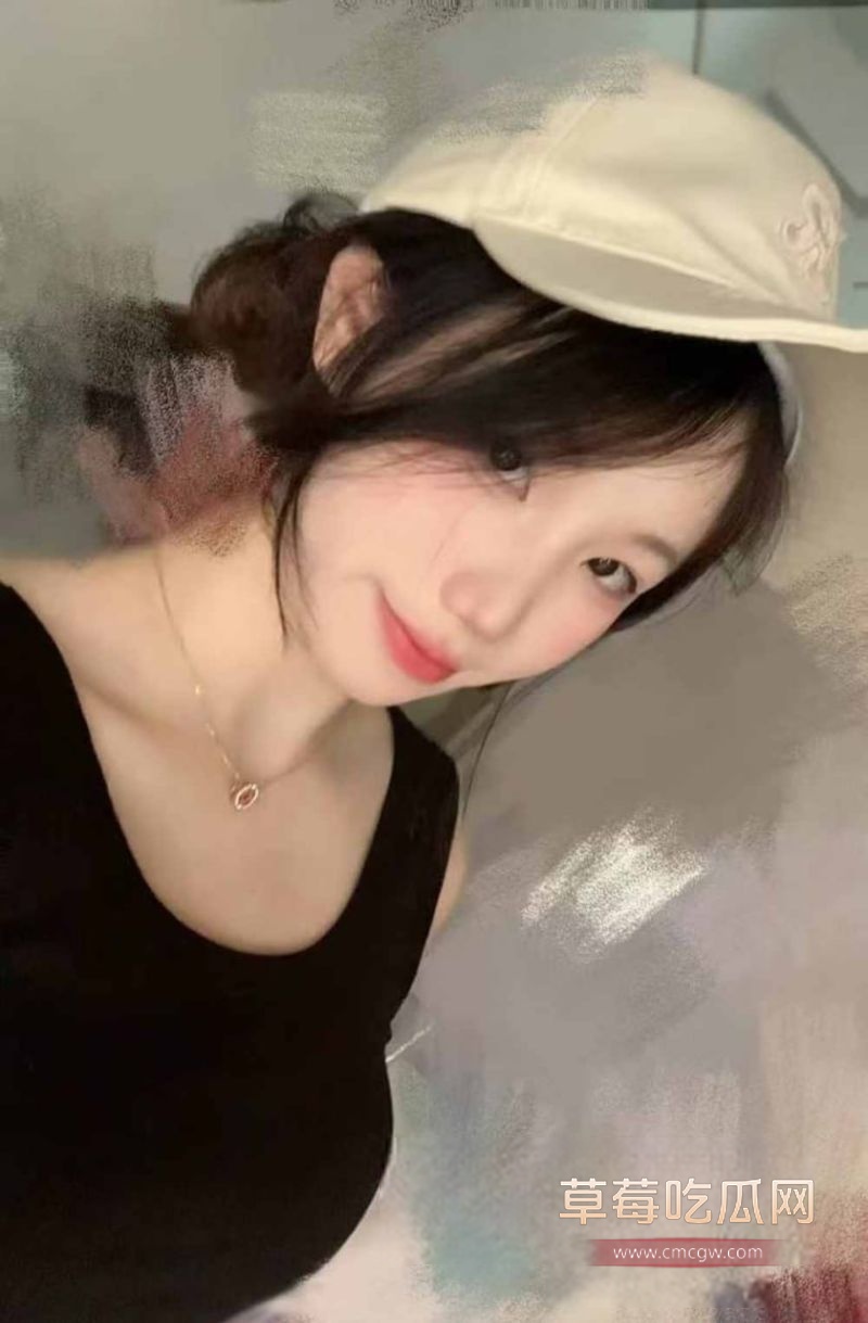 美女网上聊骚被男友曝光1.jpg