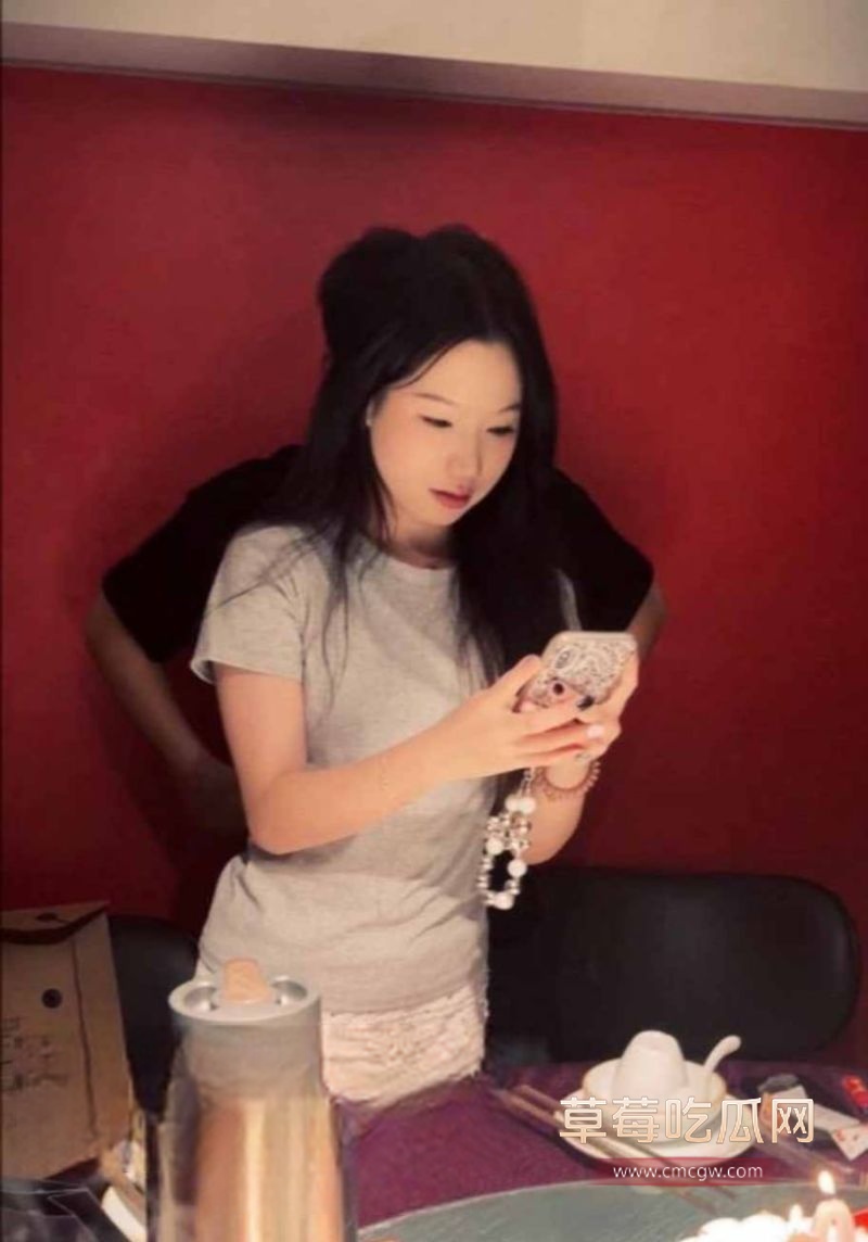 美女网上聊骚被男友曝光7.jpg