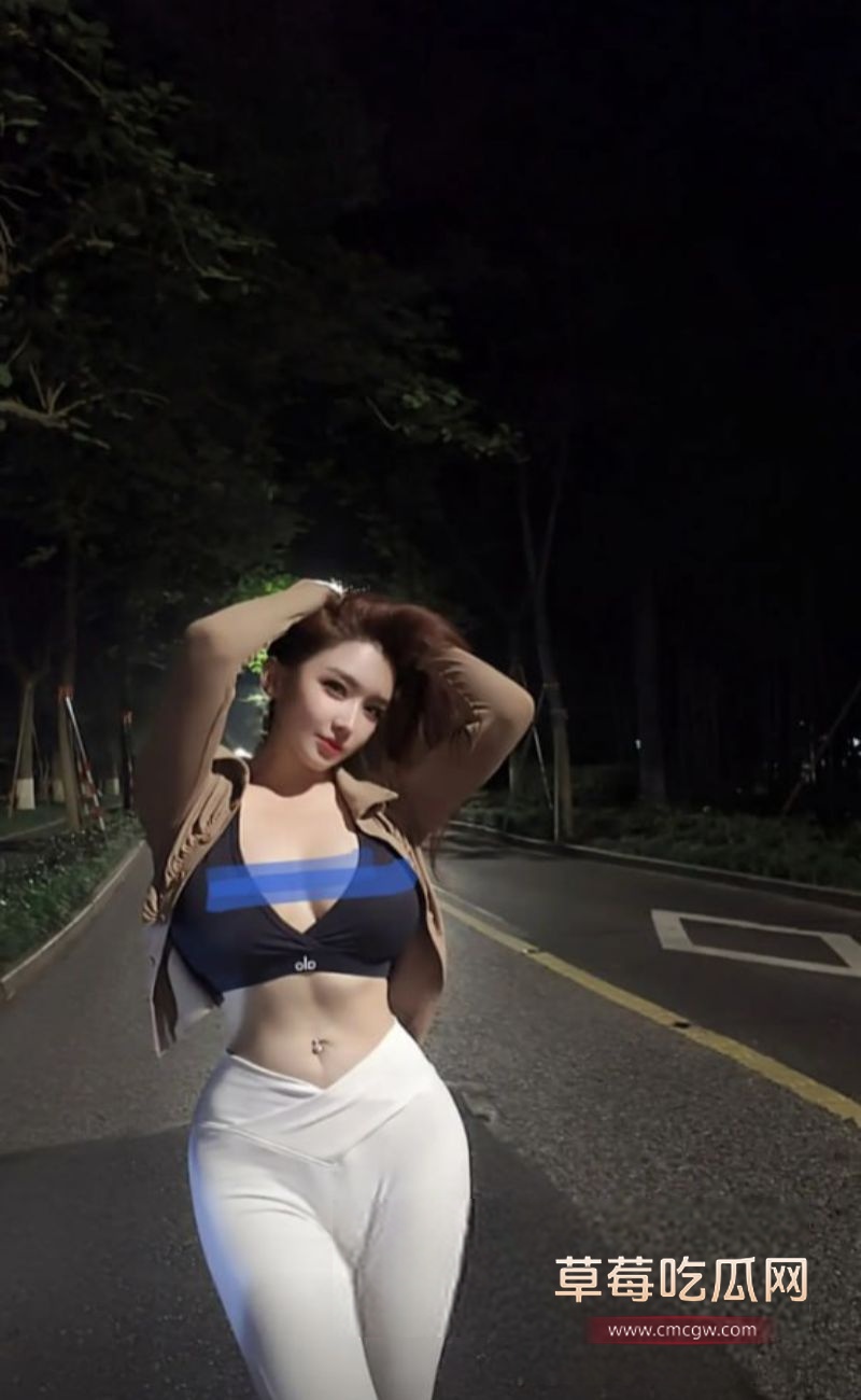 健身网红在金主屌下当母狗5.jpg 健身网红在金主屌下当母狗5.jpg