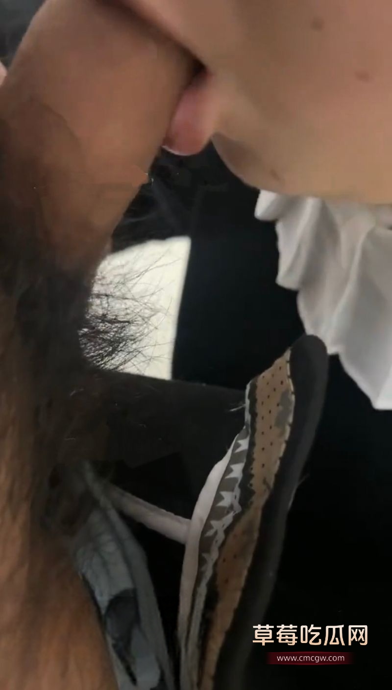 让姐姐夹着精液待客2.jpg 让姐姐夹着精液待客2.jpg