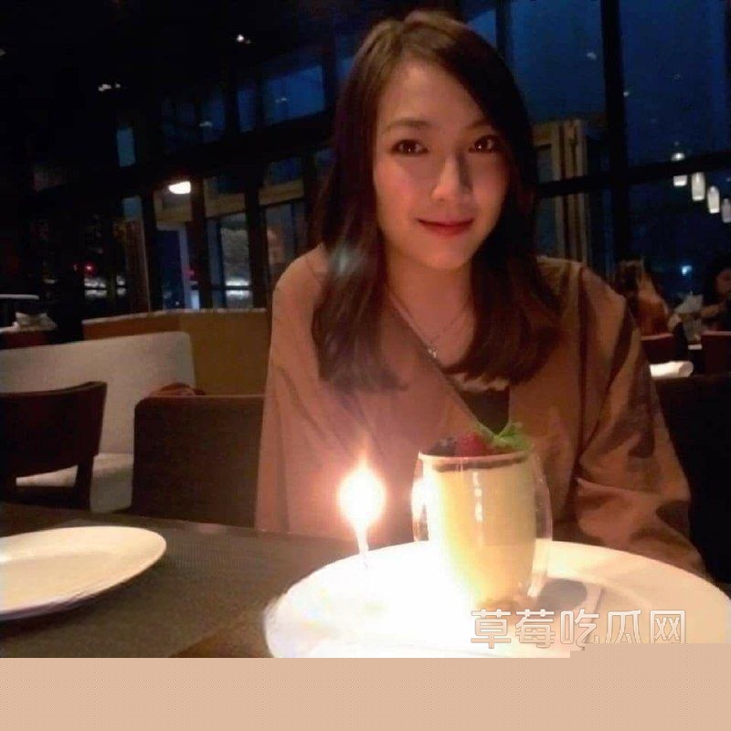 女大学生被渣男拿下主动含屌2.jpg