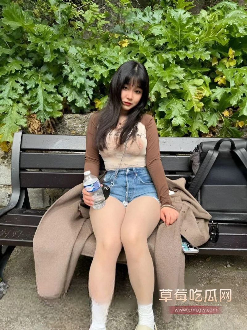 反差大学生勾引别人男友1.jpg
