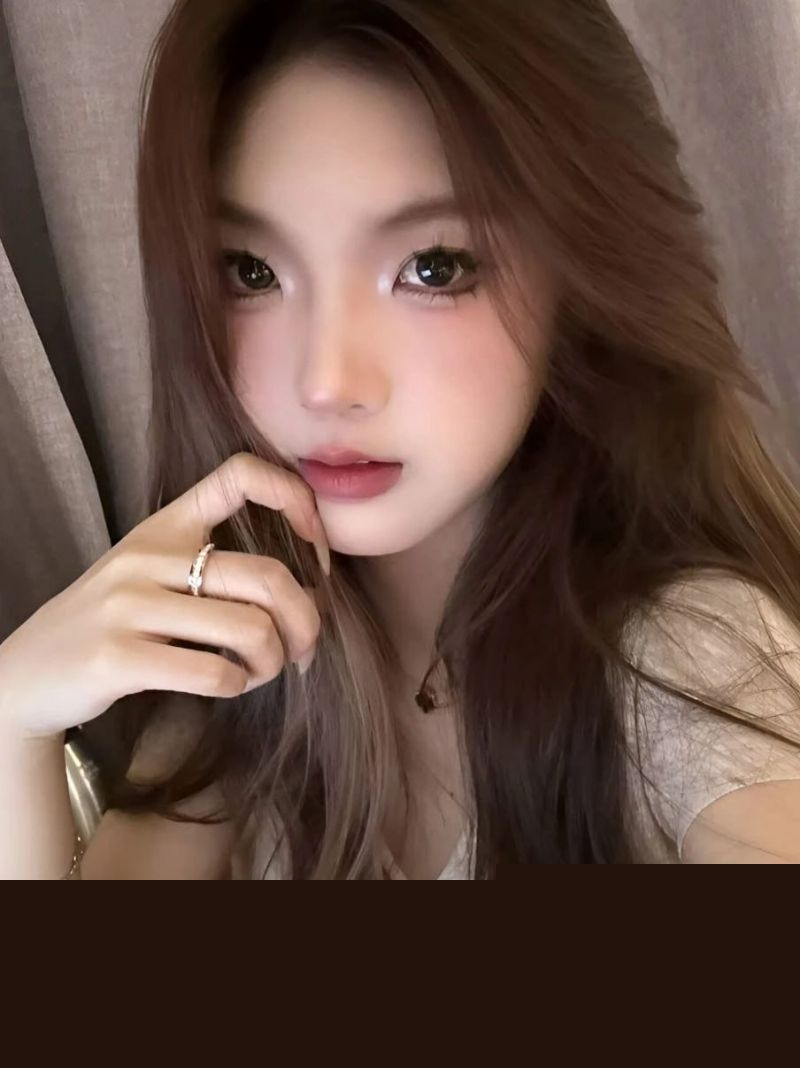 反差美女卖淫装富二代1.jpg