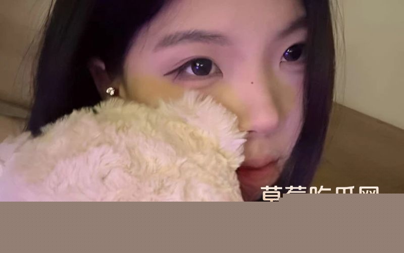 反差美女卖淫装富二代3.jpg