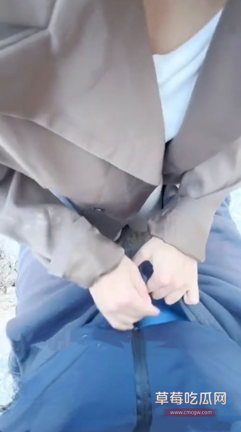 哥哥调教妹妹被奶水呲2.jpg
