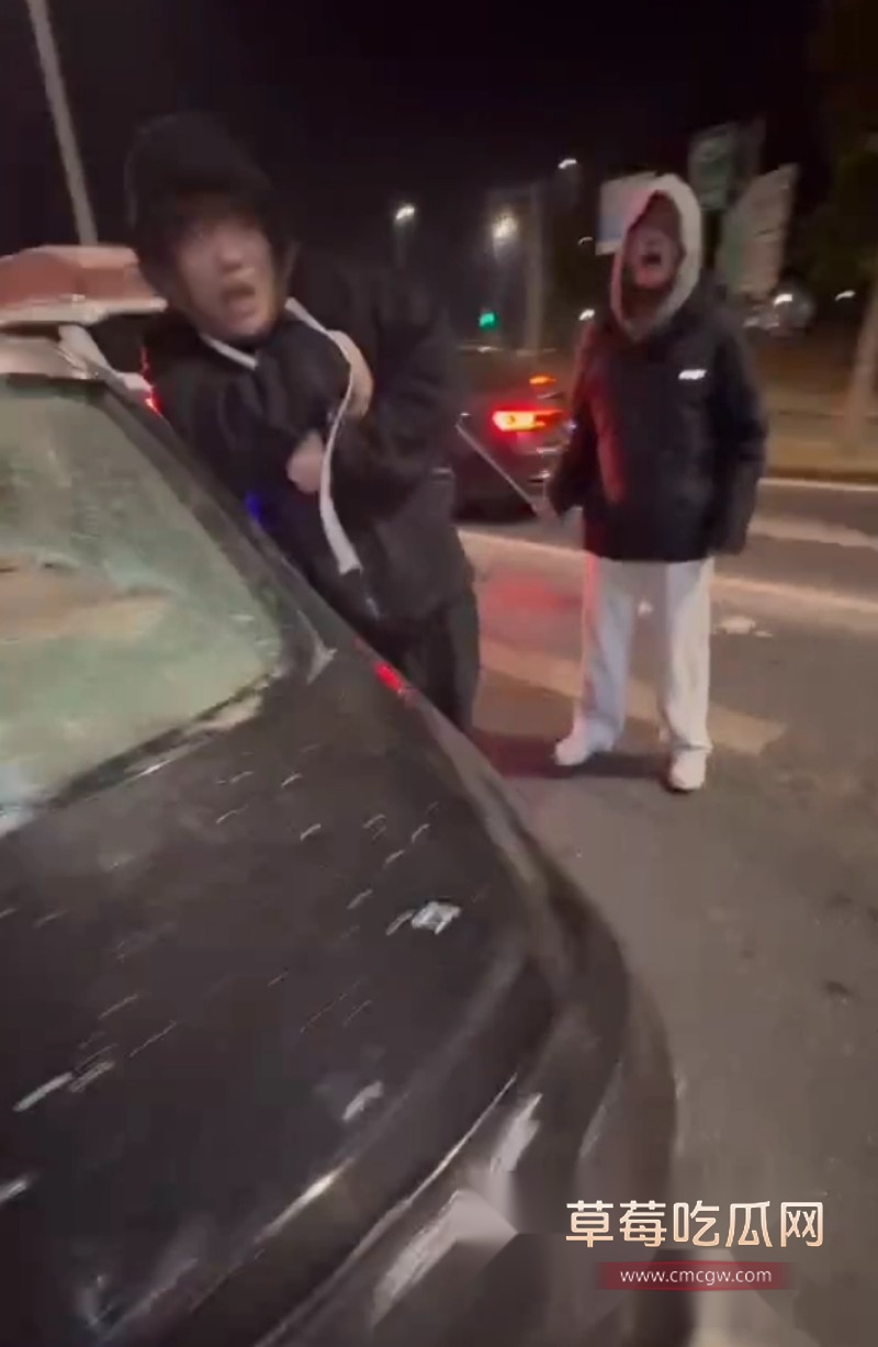 精神小伙街头4.jpg 精神小伙街头4.jpg