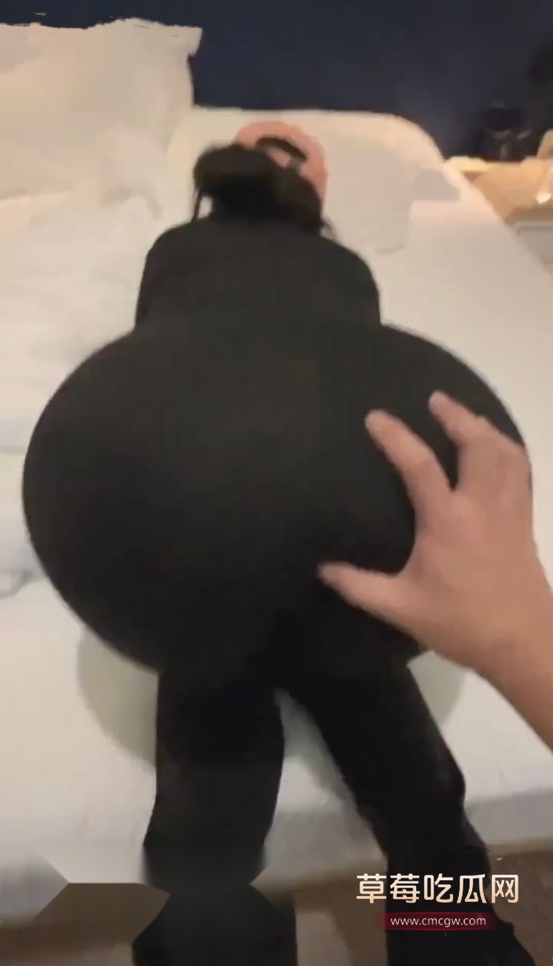 骑行圈少妇巨乳肥臀非常诱惑1.jpg 骑行圈少妇巨乳肥臀非常诱惑1.jpg