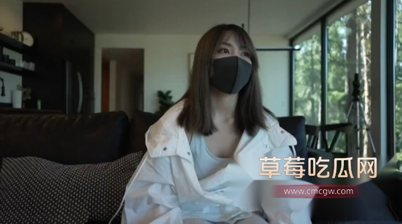 在露天浴池里疯狂做爱1.jpg