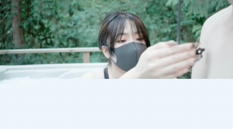 在露天浴池里疯狂做爱2.jpg