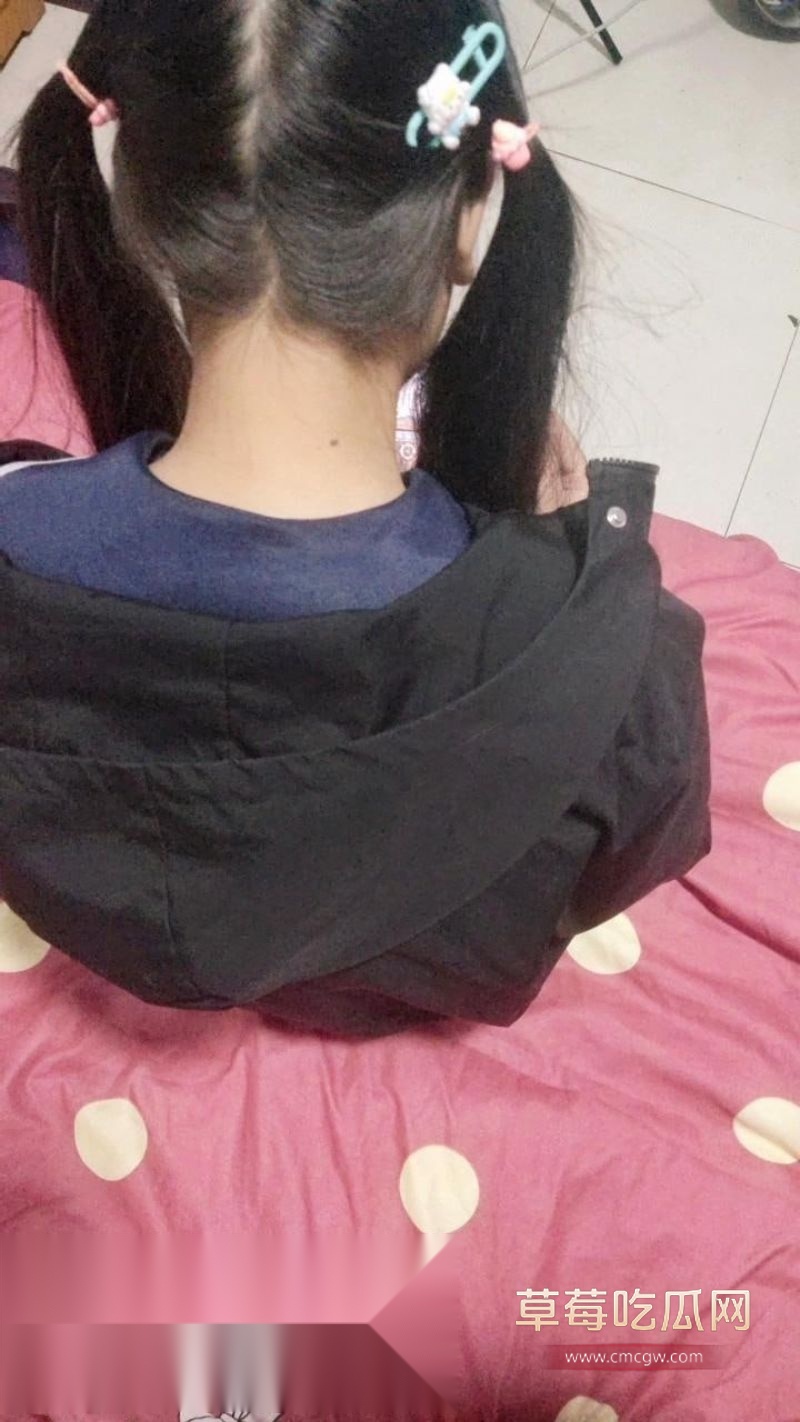 父亲调教白袜女儿1.jpg 父亲调教白袜女儿1.jpg