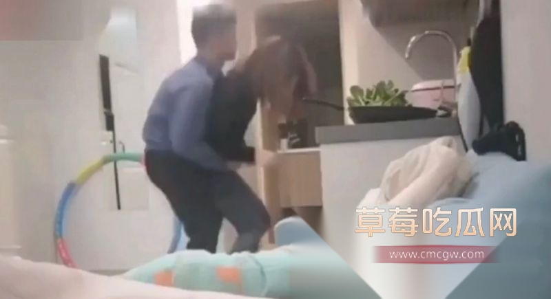 真实上司潜规则女职员2.jpg 真实上司潜规则女职员2.jpg