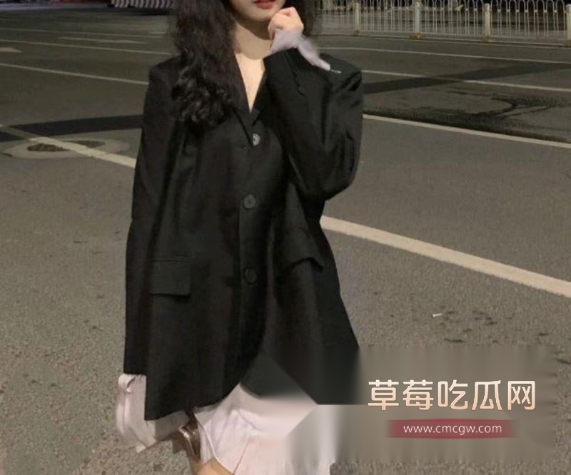 妹妹洗澡勾引哥哥操自己1.jpg