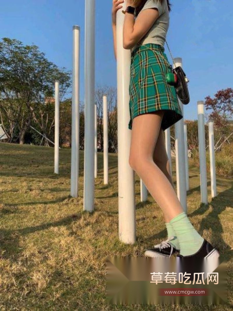 妹妹洗澡勾引哥哥操自己3.jpg