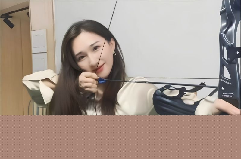 反差少妇出轨被老公3p1.jpg