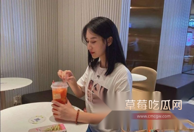 女教师为男友下海卖身2.jpg 女教师为男友下海卖身2.jpg