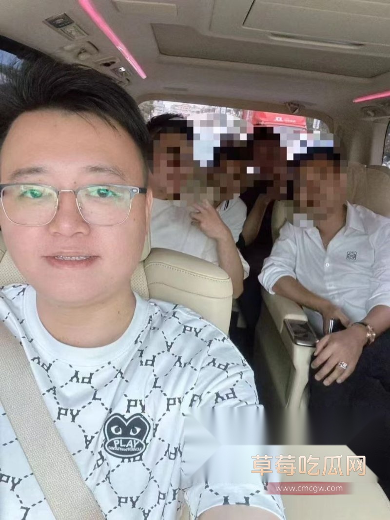 自拍照1.jpg 自拍照1.jpg