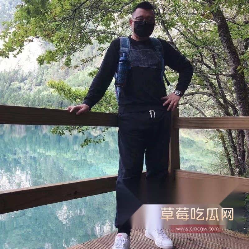 自拍照8.jpg 自拍照8.jpg