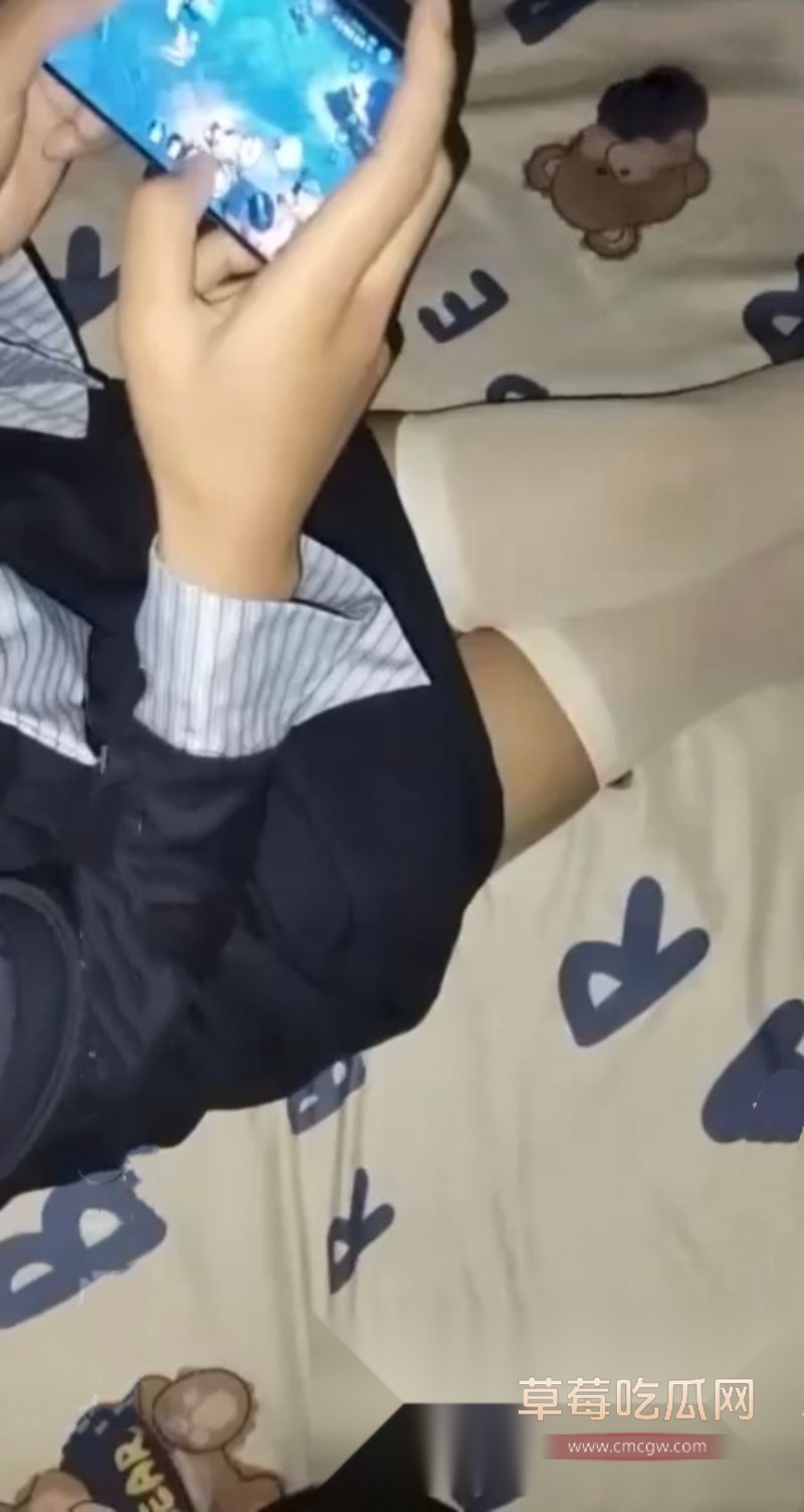 用性爱帮妹妹戒网瘾1.jpg 用性爱帮妹妹戒网瘾1.jpg