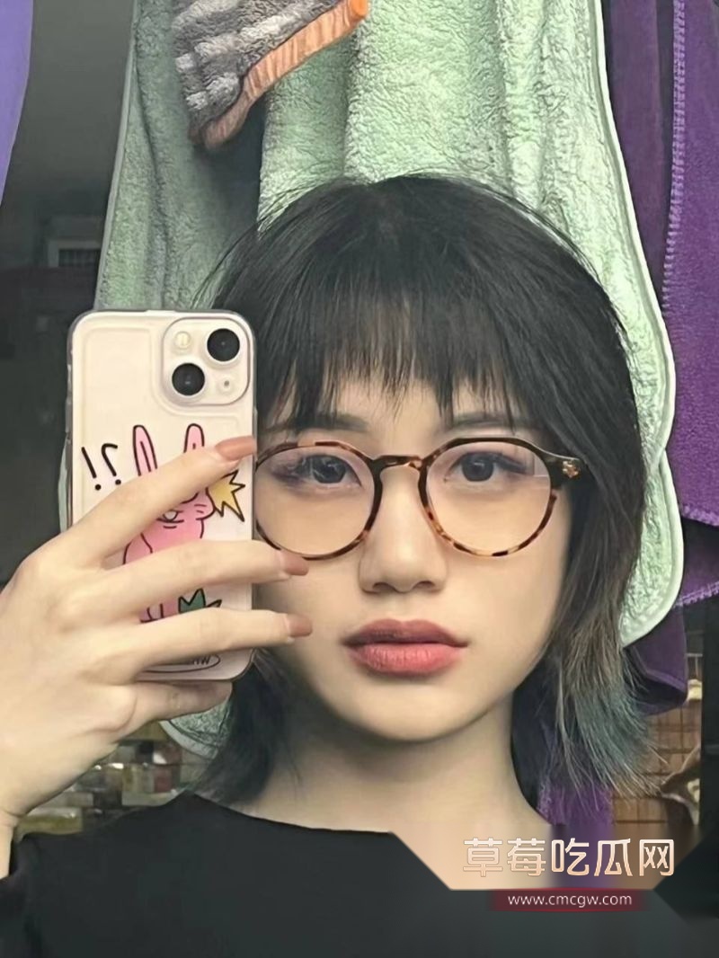 女大学生装清纯勾引别人男友1.jpg