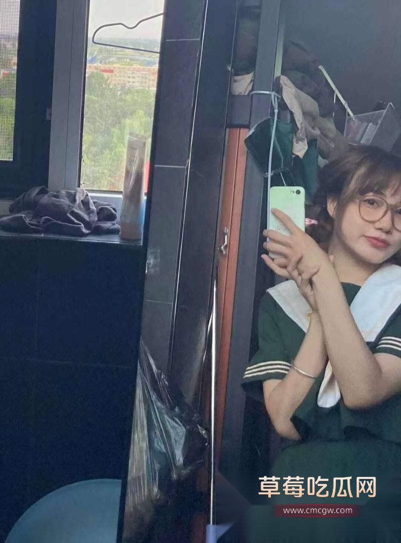 女大学生装清纯勾引别人男友2.jpg