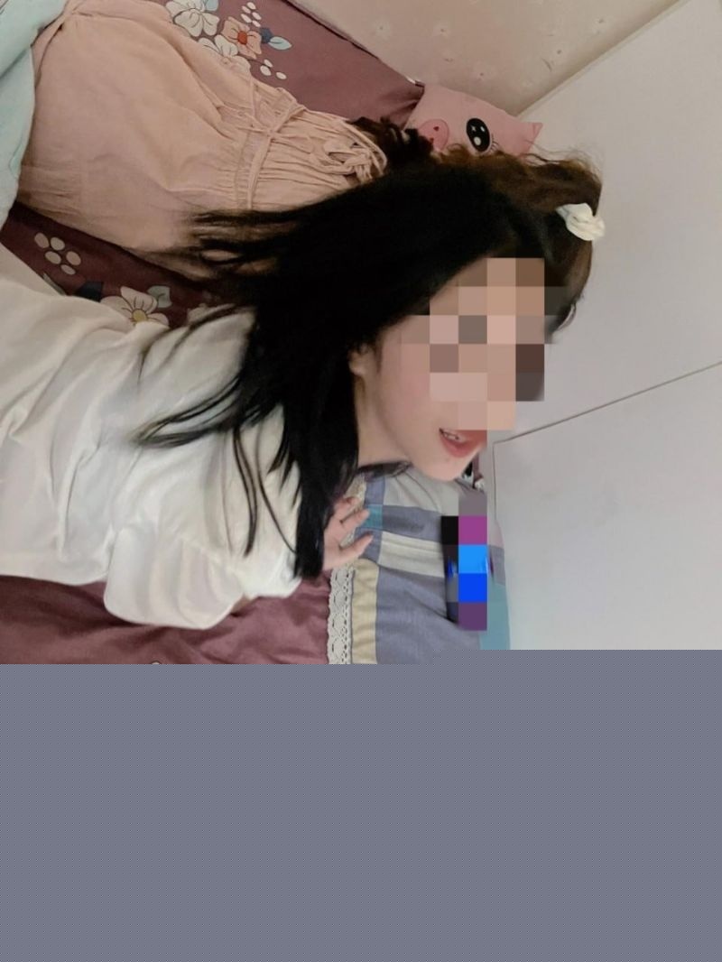 父亲在女儿同学旁边操女儿3.jpg