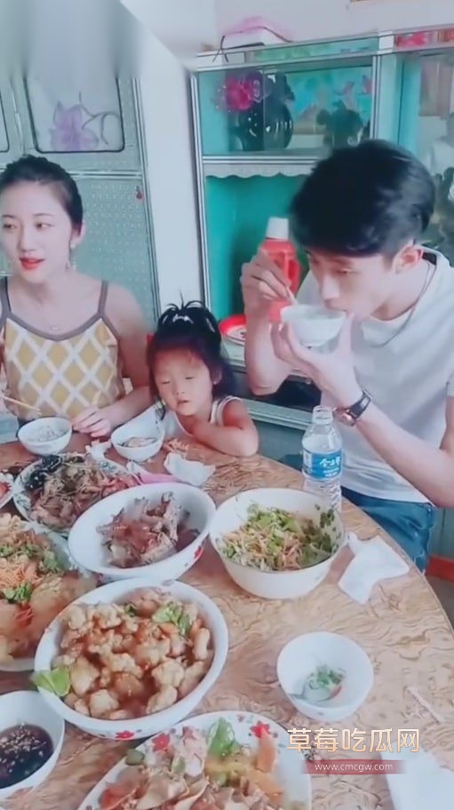 张津瑜回家过年视频5.jpg