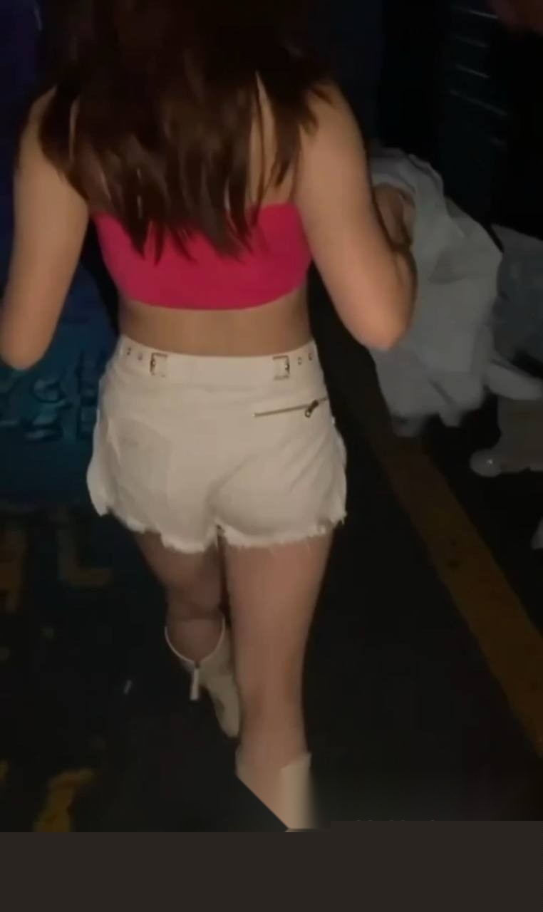 酒吧女老师1.jpg 酒吧女老师1.jpg