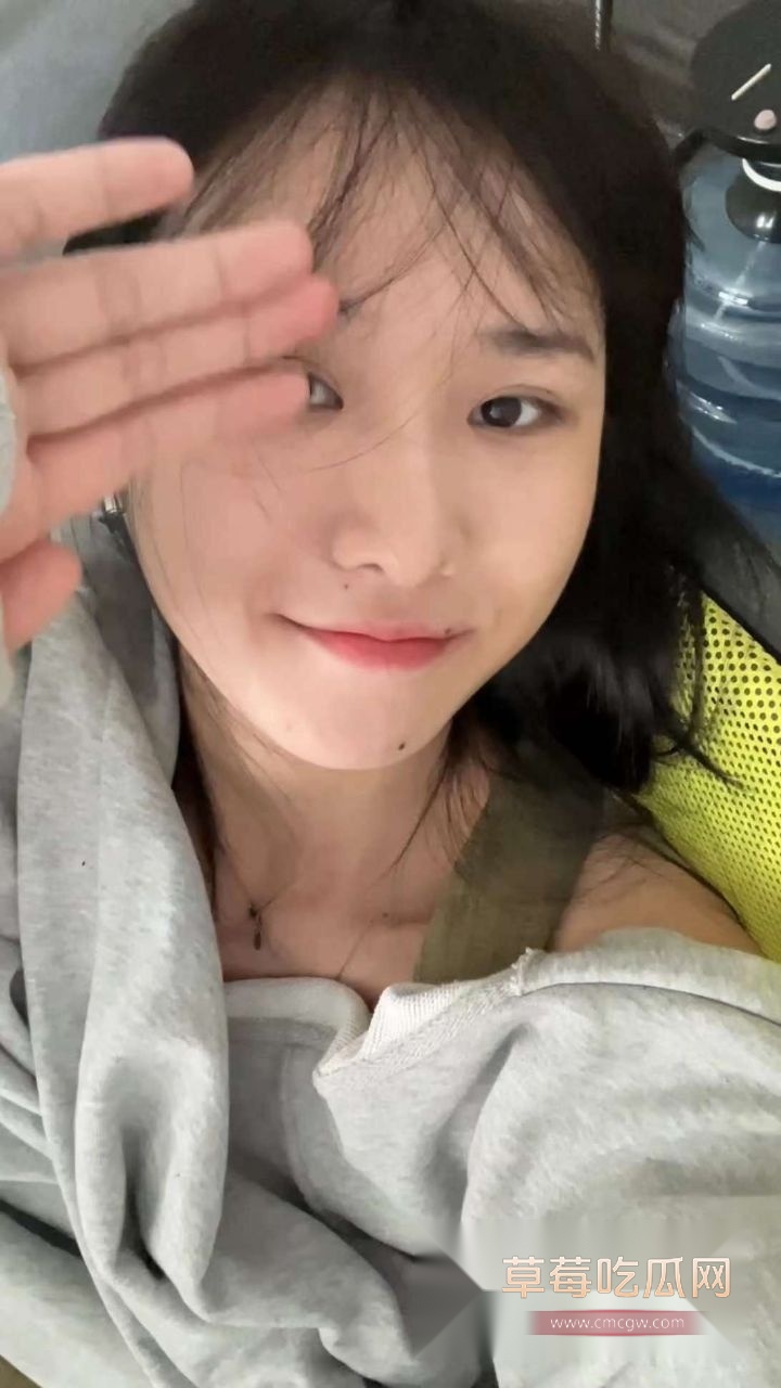大学生反差婊张媛2.jpg 大学生反差婊张媛2.jpg