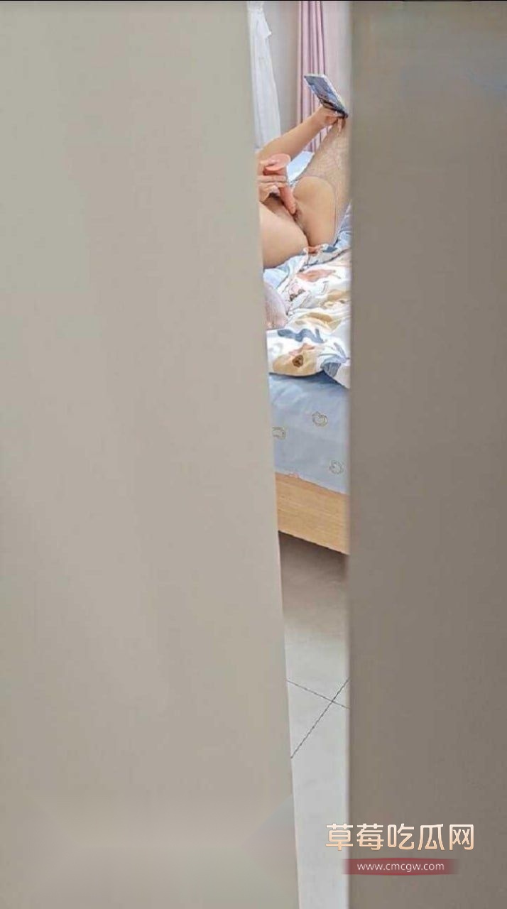 边操妈妈边让她裸聊1.jpg 边操妈妈边让她裸聊1.jpg