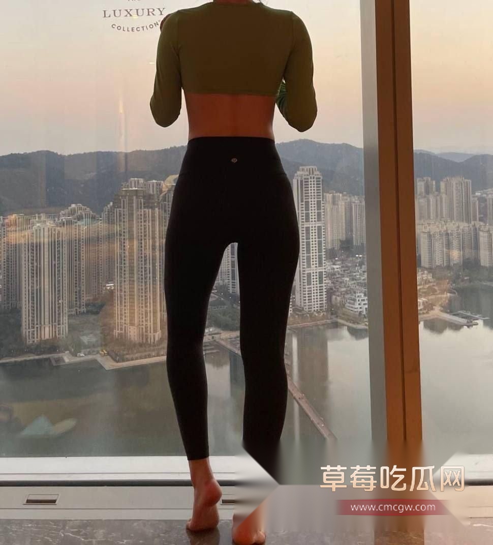 瑜伽女神被金主包养5.jpg 瑜伽女神被金主包养5.jpg