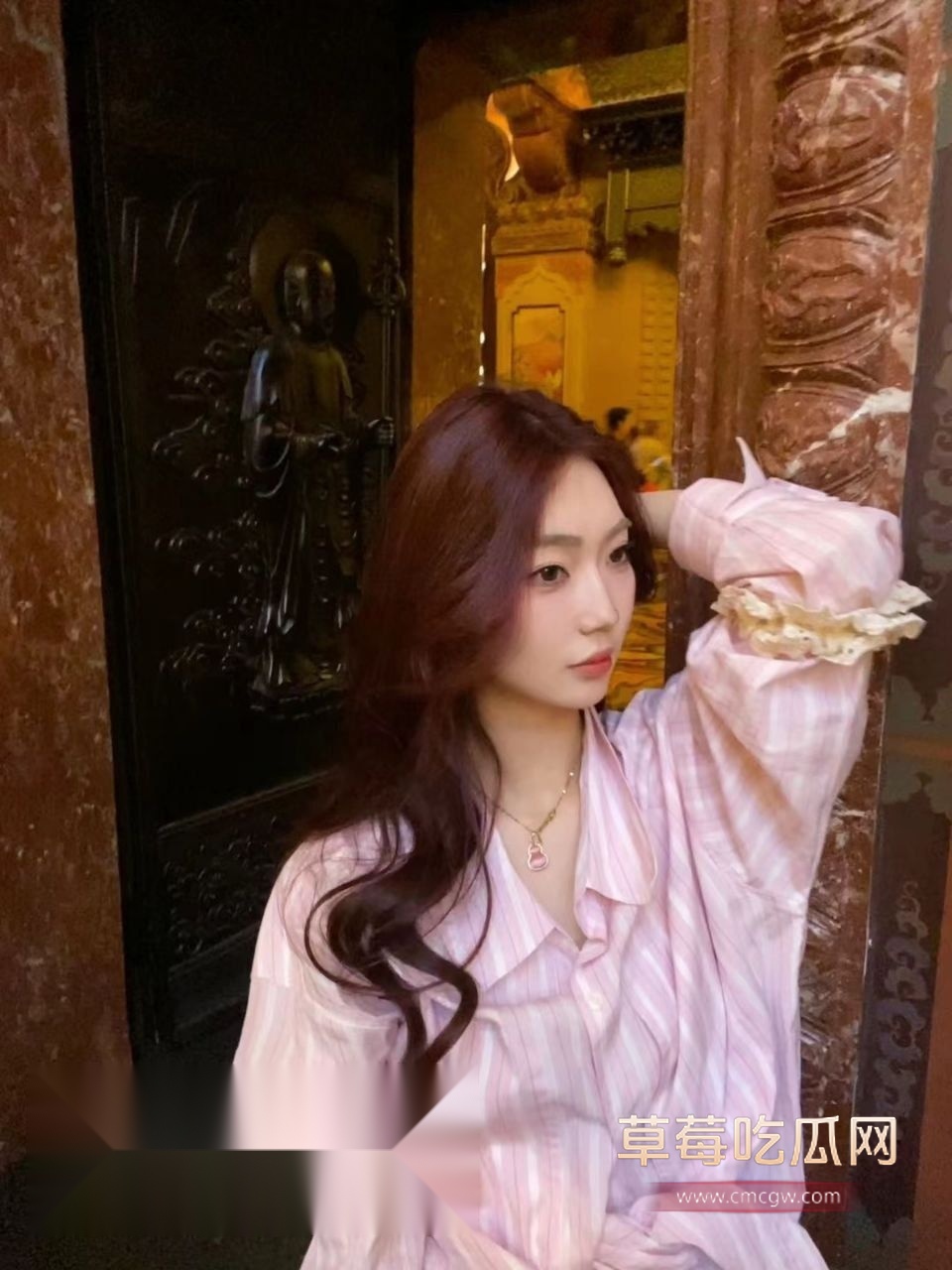 美女倒贴男神反被轮奸1.jpg 美女倒贴男神反被轮奸1.jpg