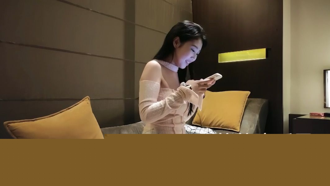 粉衣可爱小美女1.jpg
