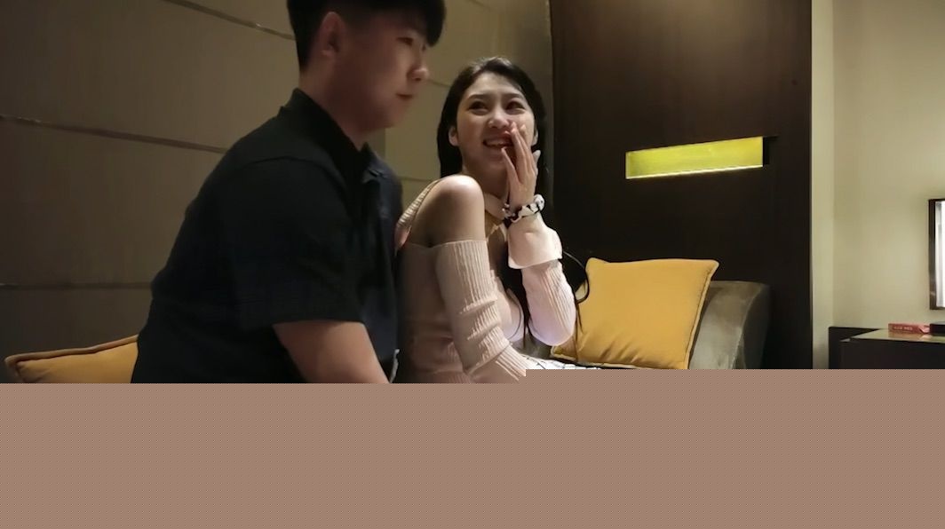 粉衣可爱小美女2.jpg