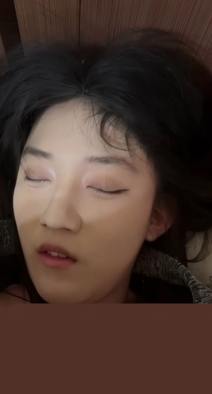 迷奸女同事22.jpg 迷奸女同事22.jpg