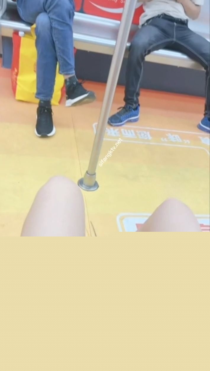 娜娜户外露出4.jpg