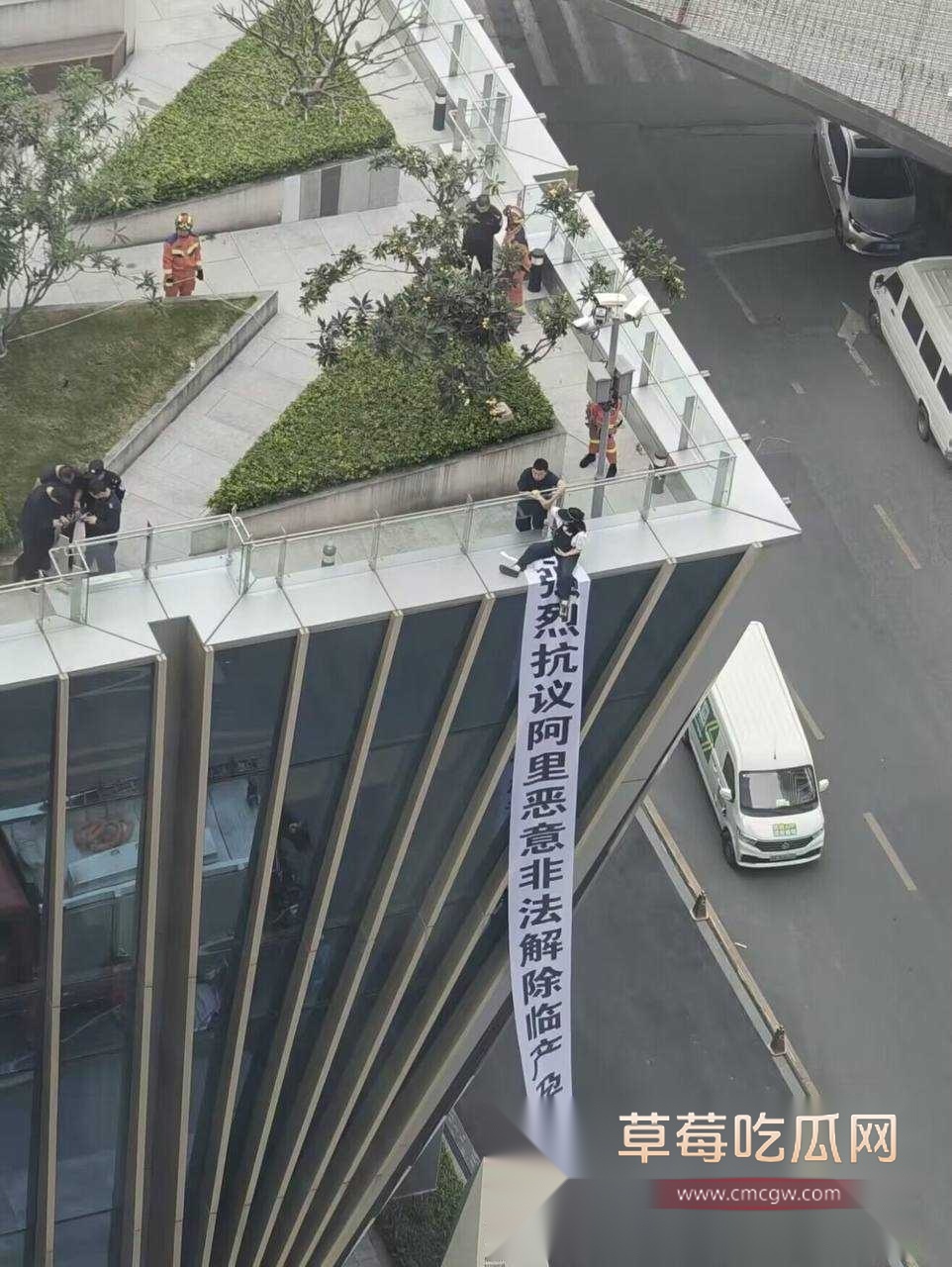 s4.jpg s4.jpg