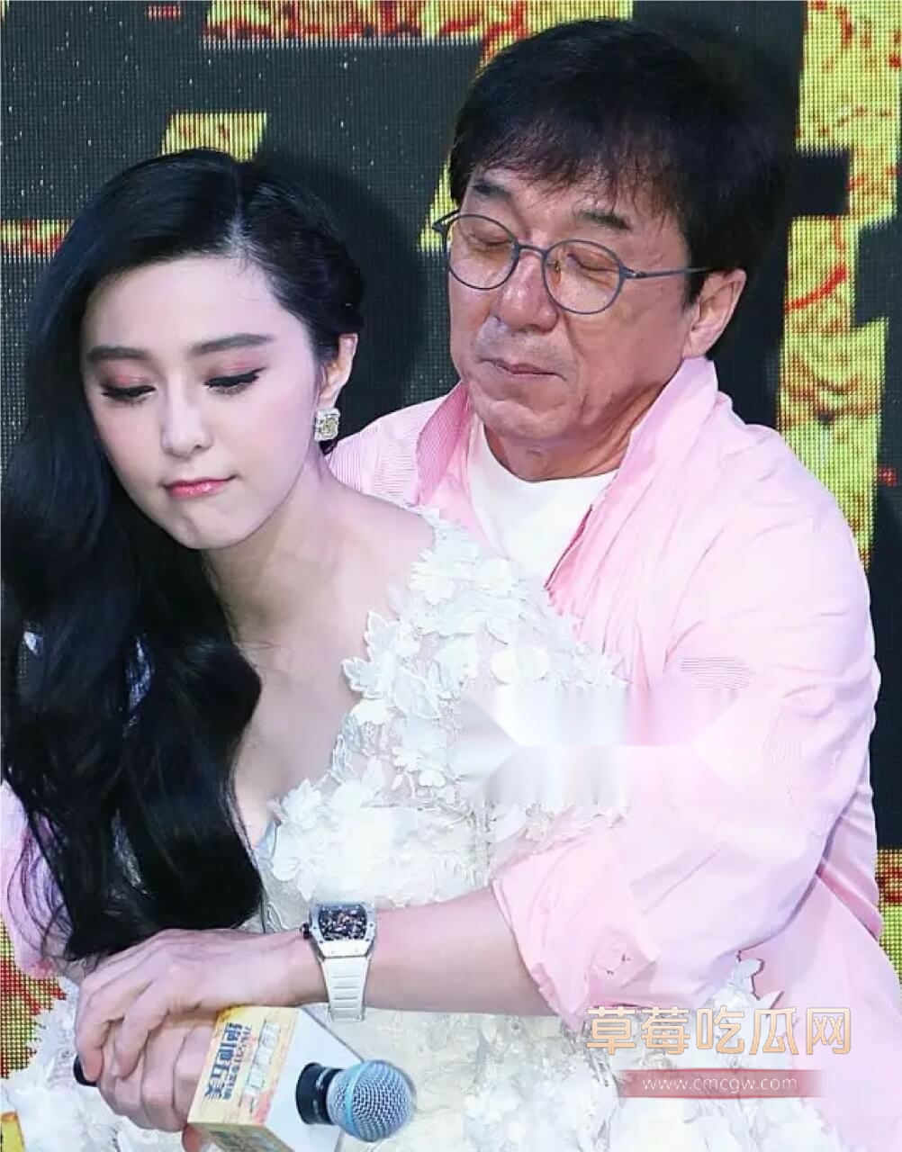 成龙和女星的暧昧照片10.jpg