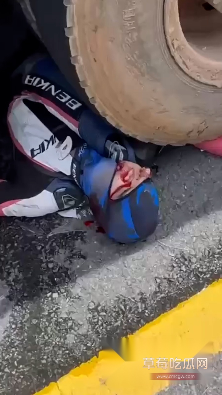 抖音女骑CHEN车祸身亡 (1) 抖音女骑CHEN车祸身亡 (1)