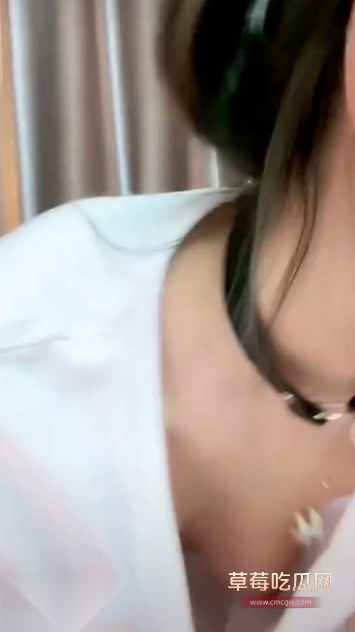 抖音女主播漏点走光 (1) 抖音女主播漏点走光 (1)