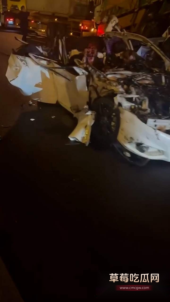 女乘客浴血求救画面 (1) 女乘客浴血求救画面 (1)