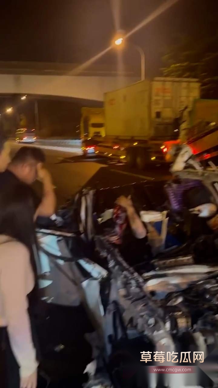 女乘客浴血求救画面 (3) 女乘客浴血求救画面 (3)