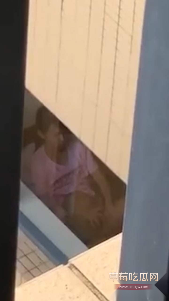 寂寞女孩自慰被拍 (4) 寂寞女孩自慰被拍 (4)