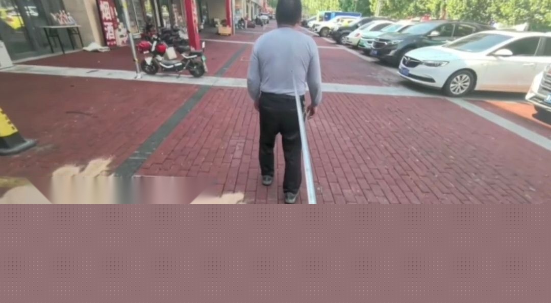 步行走路也要保持安全距离4 步行走路也要保持安全距离4