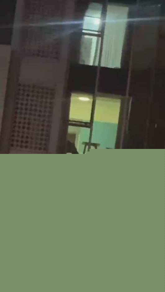 情侣做爱忘拉窗帘千人围观 (8)