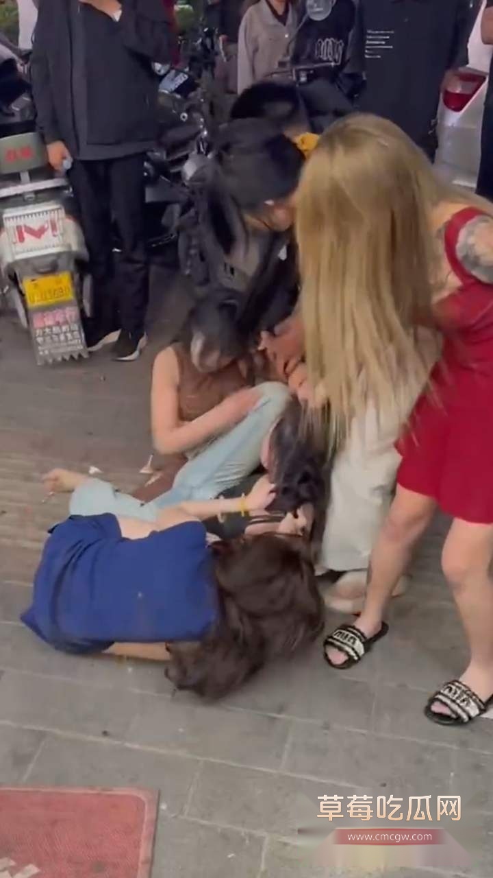 许昌市精神小妹干架现场 4 许昌市精神小妹干架现场 4
