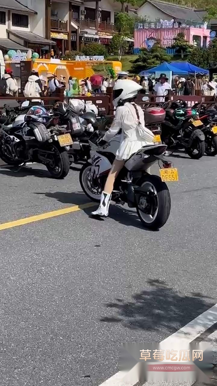 长沙女骑士撞车 1 长沙女骑士撞车 1
